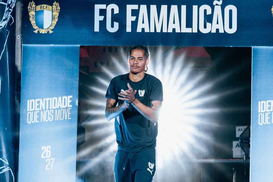 Jogadores do Famalicão foram apresentados aos adeptos Jogadores do Famalicão foram apresentados aos adeptos