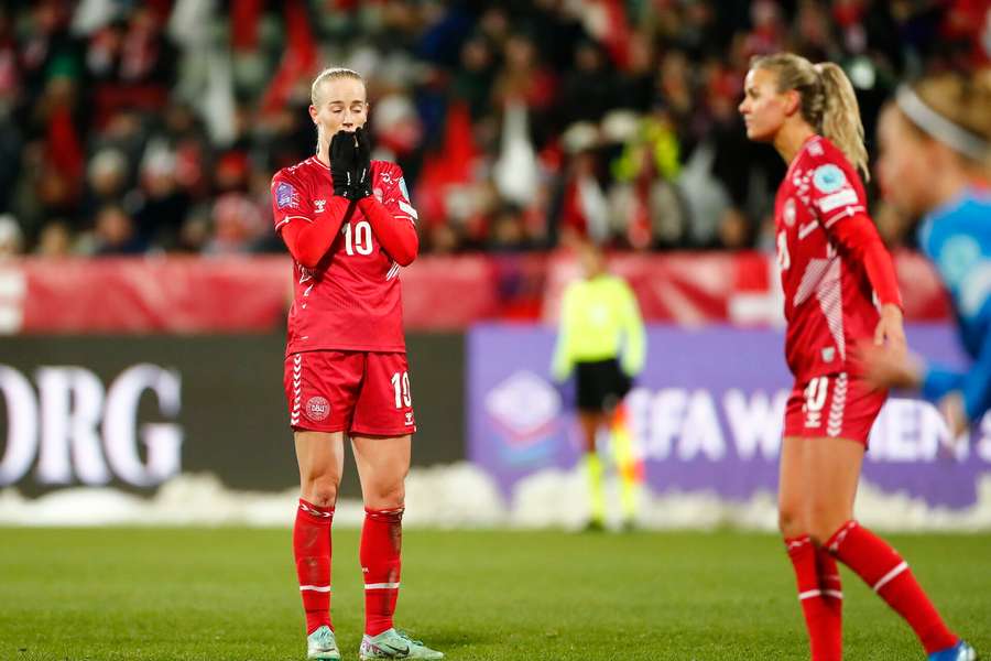 Drømmen om OL er væk for Danmark efter nederlaget, trods hjælp fra Wales.