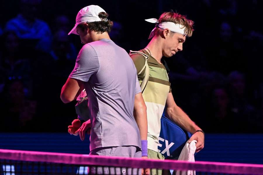 Denis Shapovalov (r.) musste sein Match gegen Joao Fonseca aufgeben Denis Shapovalov (r.) musste sein Match gegen Joao Fonseca aufgeben