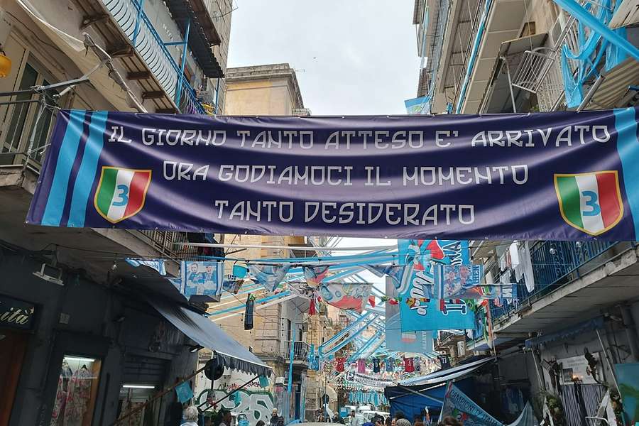 As ruas do bairro de Forcella, em Nápoles