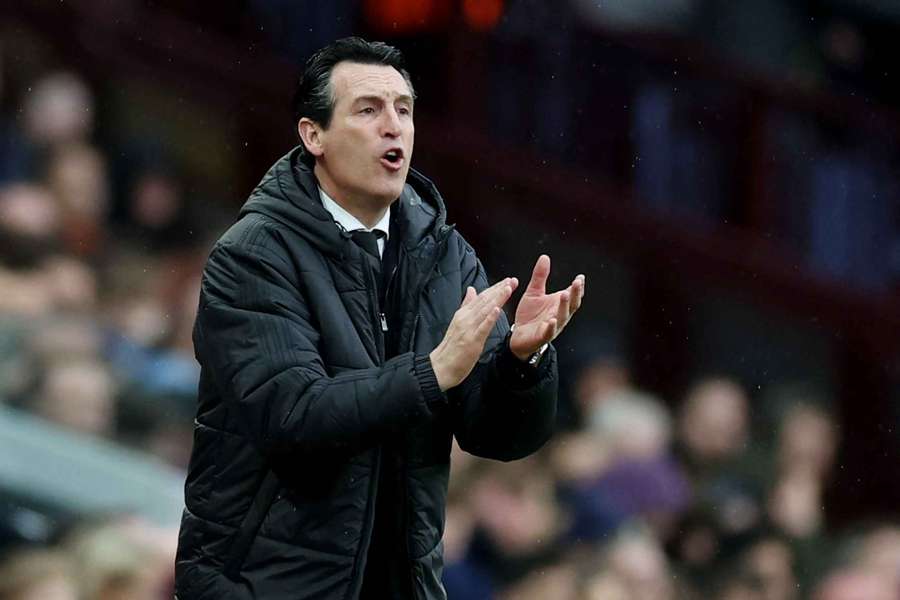 Unai Emery no comando do Aston Villa