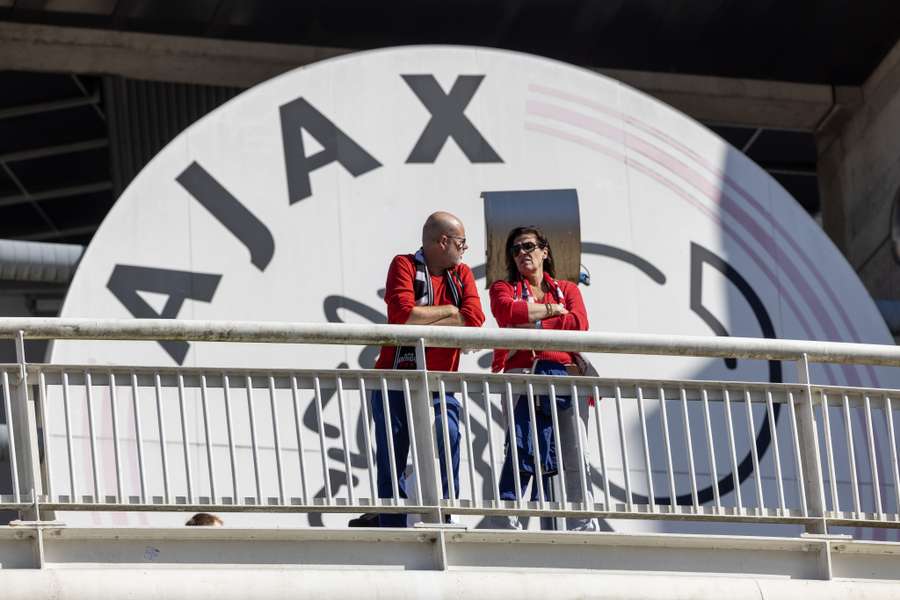 Directeur Van Halst bij het stadion