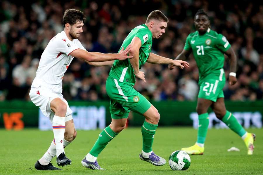 Evan Ferguson fez o golo irlandês