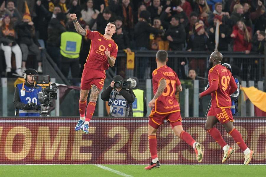 Mancini celebra el 1-0 con Spinazzola y Lukaku