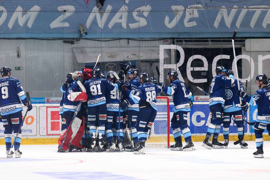 Radosť hokejistov Nitry po spečatení finále.