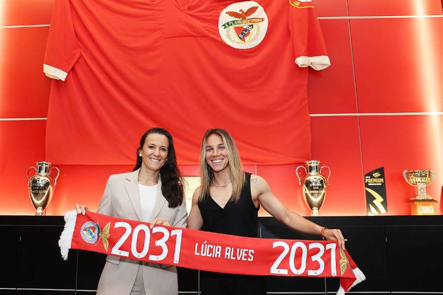 Lúcia Alves segue de águia ao peito