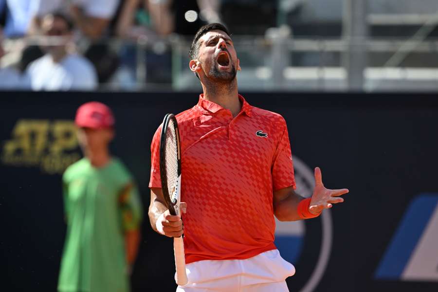 Novak Djokovic aliviado tras su victoria en tres sets sobre Dimitrov.