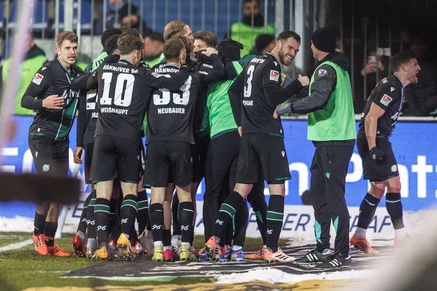 Hannover jubelt in Magdeburg. Hannover jubelt in Magdeburg.