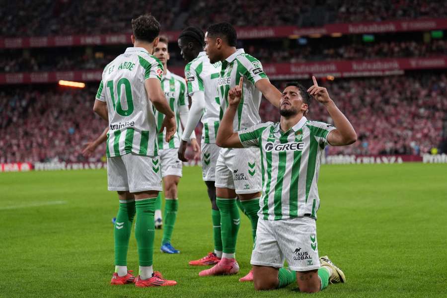 Pablo Fornals celebra su gol en San Mamés