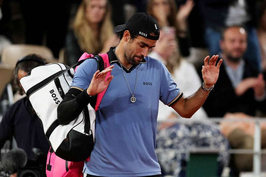 Matteo Berrettini costretto al ritiro al Roland Garros Matteo Berrettini costretto al ritiro al Roland Garros