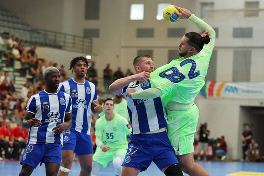 Barcelona ultrapassou dragões