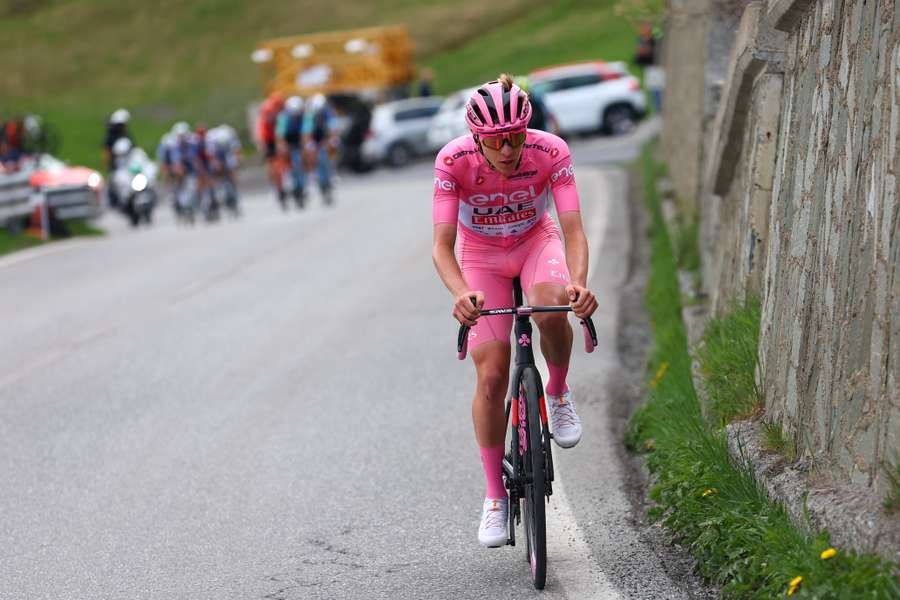 Pogacar fährt beim Giro d'Italia in eigenen Sphären