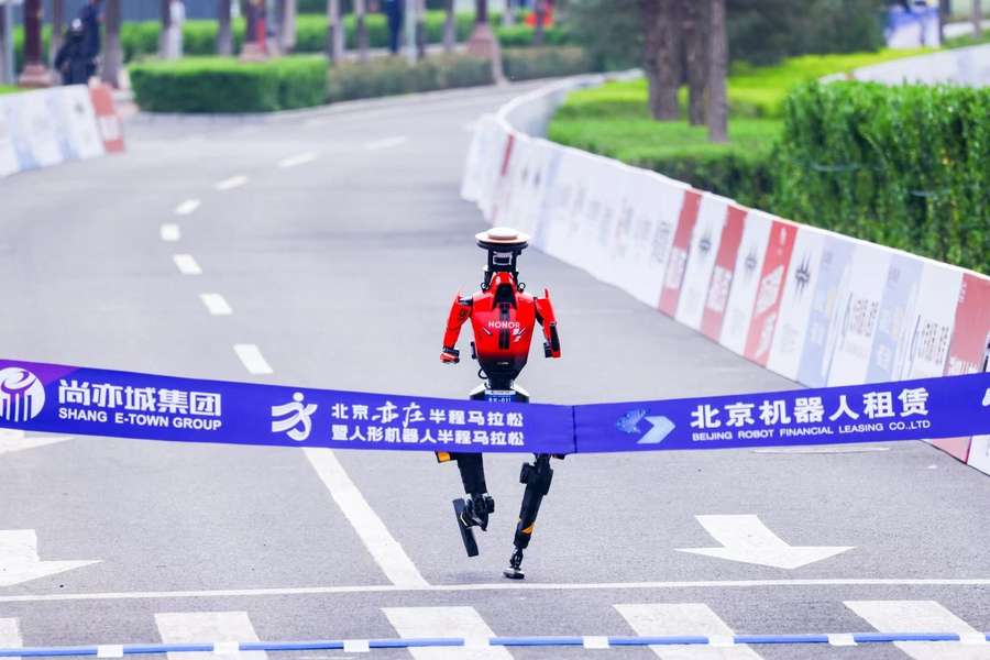Il robot nella mezza maratona di Pechino