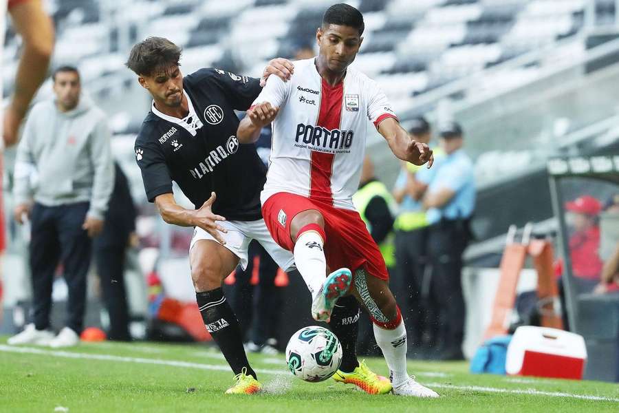 Liga de clubes interdita relvado do Estádio do Bessa de forma preventiva