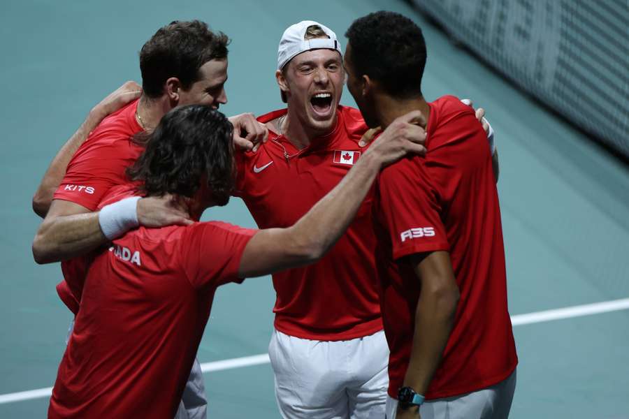 Canadá festeja su clasificación a la semfinal de la Copa Davis