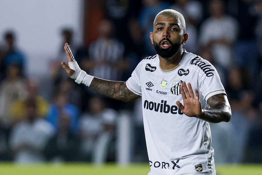Gabriel Barbosa fez um dos golos do Santos na partida