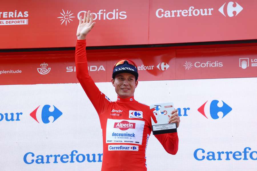 Jasper Philipsen celebrates his win