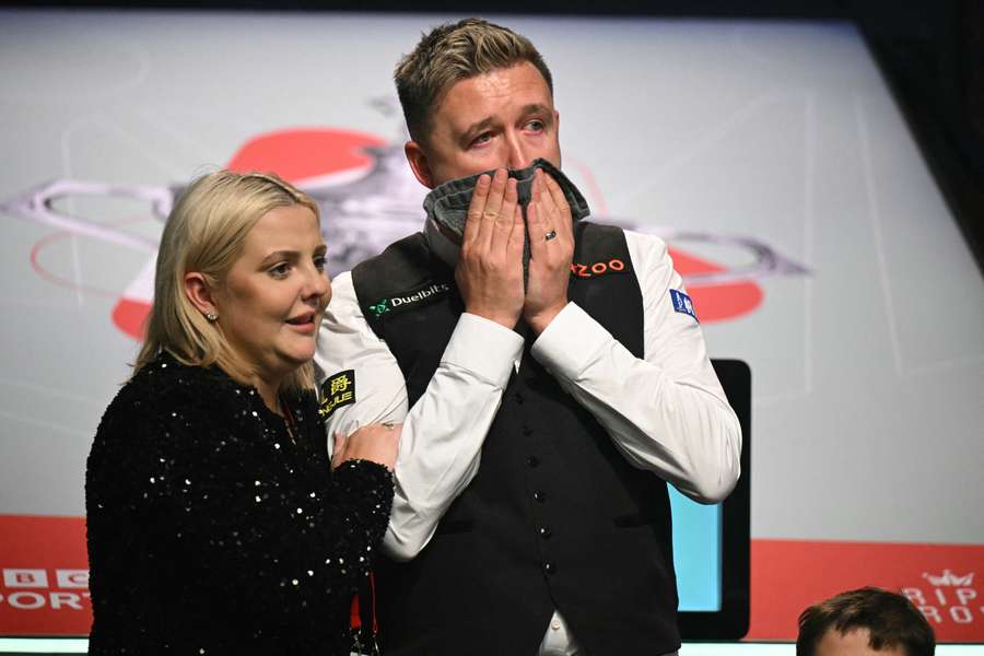 Kyren Wilson absolutamente encantado com a sua vitória: ganhou o Campeonato do Mundo de Snooker