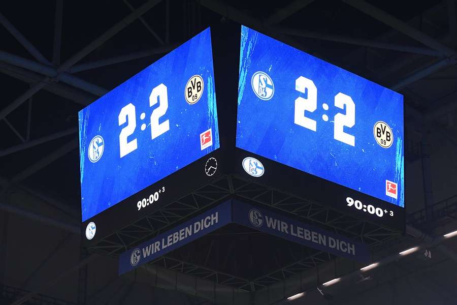 Dortmund ztratil v derby se Schalke cenné body.