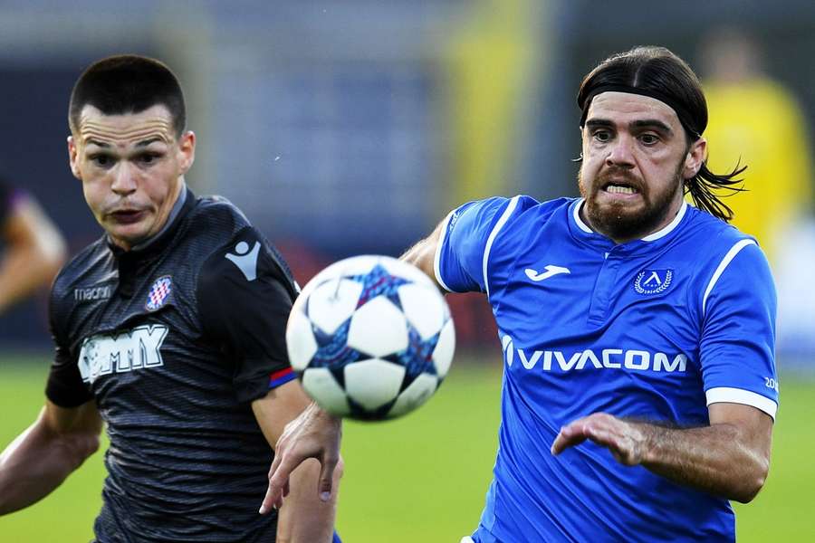 Ante Erceg (links) bij Hajduk Split in een Europese wedstrijd tegen Levski