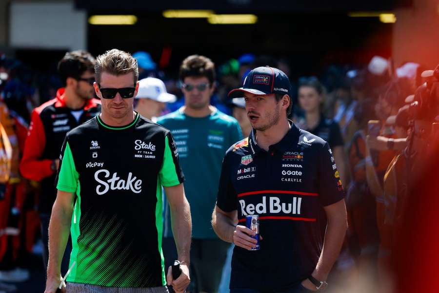 Nico Hülkenberg (l.) glaubt an die WM-Chance von Max Verstappen in der Formel 1.
