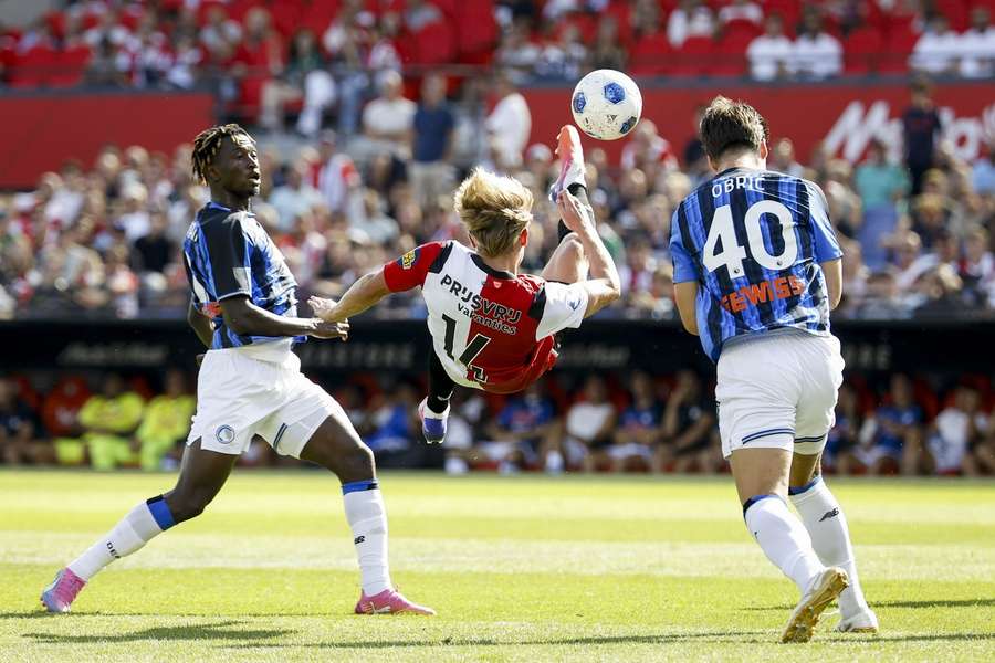 Un'azione di Feyenoord-Atalanta Un'azione di Feyenoord-Atalanta