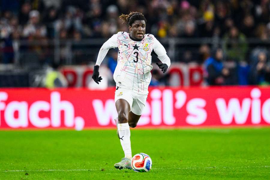Caleb Yirenkyi é internacional ganês Caleb Yirenkyi é internacional ganês