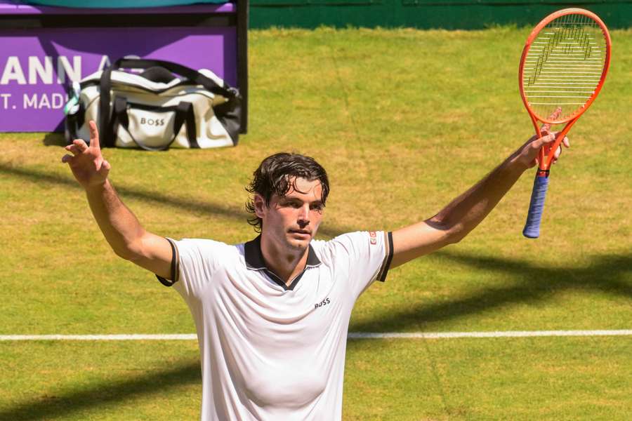 Taylor Fritz kämpft sich durch.