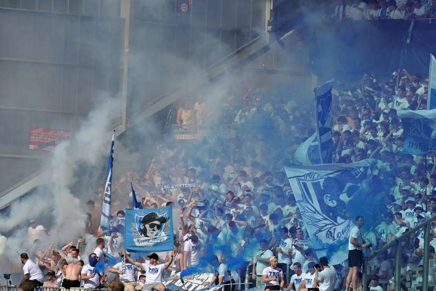 Fans der TSG zünden Pyrotechnik