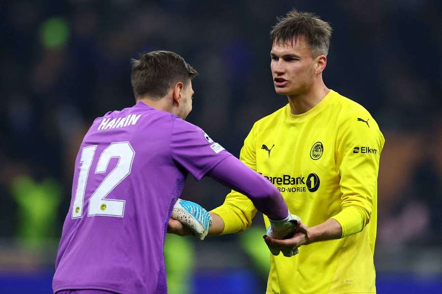 Nikita Haikin e Odin Bjortuft, do Bodo/Glimt, celebram após o jogo Nikita Haikin e Odin Bjortuft, do Bodo/Glimt, celebram após o jogo