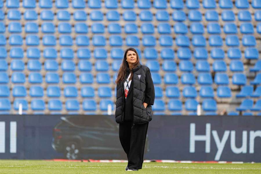 Helena Costa tinha chegado ao Estoril em janeiro de 2025 Helena Costa tinha chegado ao Estoril em janeiro de 2025