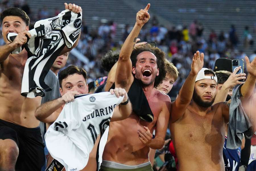 Botafogo feiert den "David gegen Goliath" Sieg.
