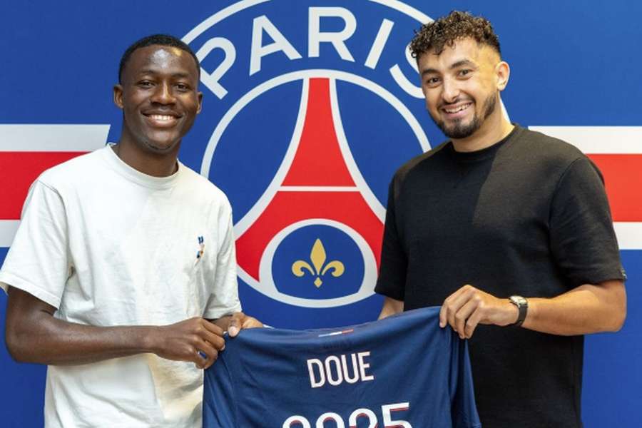 Eddy Doué assinou contrato profissional com o PSG no ano passado