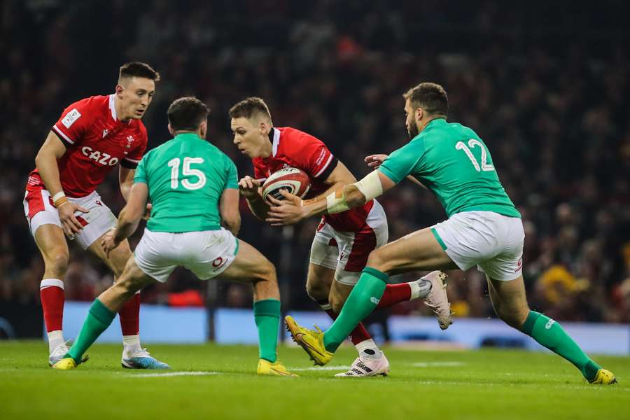 Wales full-back Liam Williams (2nd R) runs during the Six Nations international rugby union match between Wales and Ireland