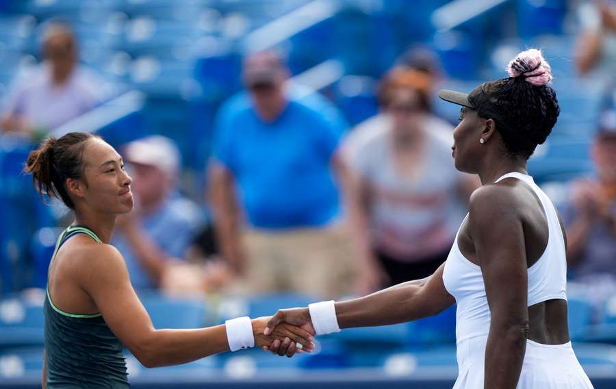 Zheng and Williams shaking hands after their match