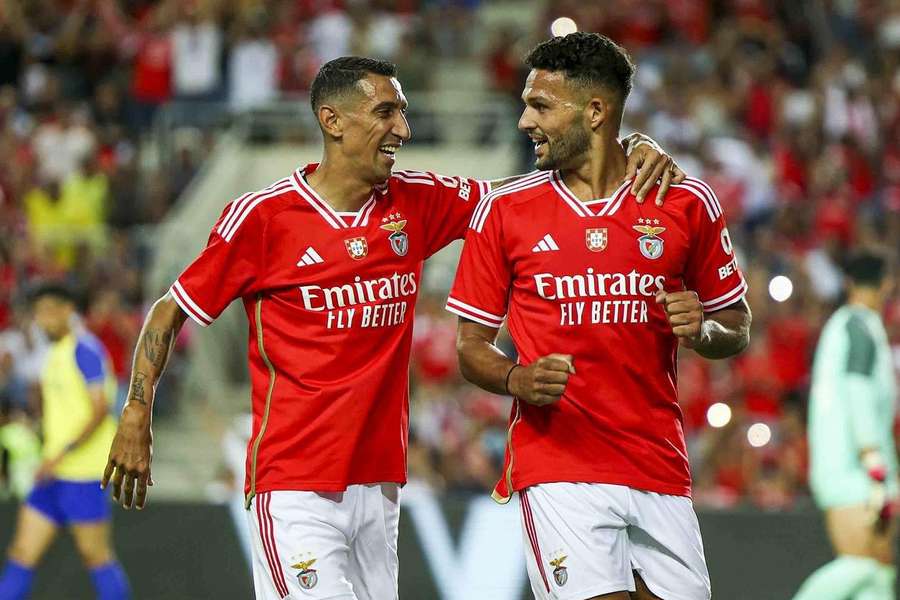 Gonçalo Ramos celebra um dos últimos golos com a camisola do Benfica