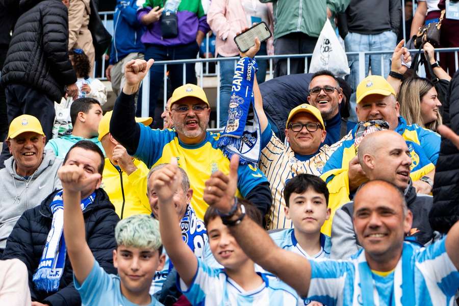 Aficionados del Málaga y de Las Palmas se volverán a ver en el playoff de ascenso Aficionados del Málaga y de Las Palmas se volverán a ver en el playoff de ascenso