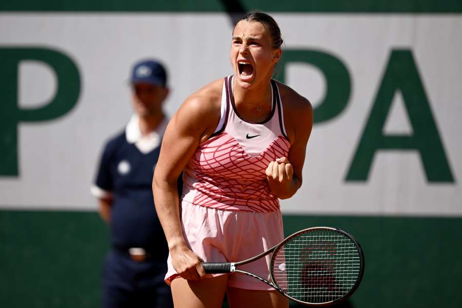 Sabalenka heureuse après sa victoire au 2e tour à Roland-Garros face à Shymanovich. 