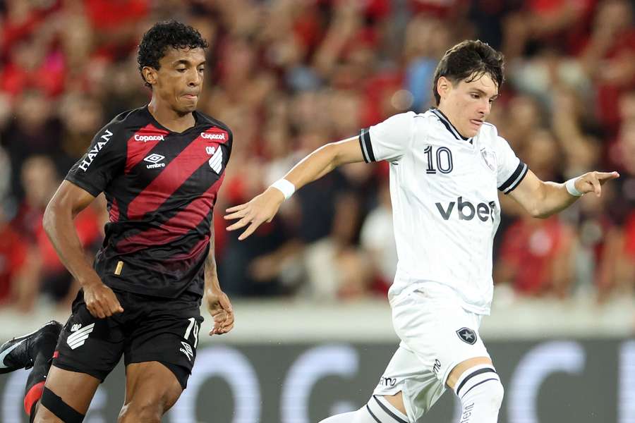 Botafogo e Athletico-PR encerram a rodada do Brasileirão Botafogo e Athletico-PR encerram a rodada do Brasileirão