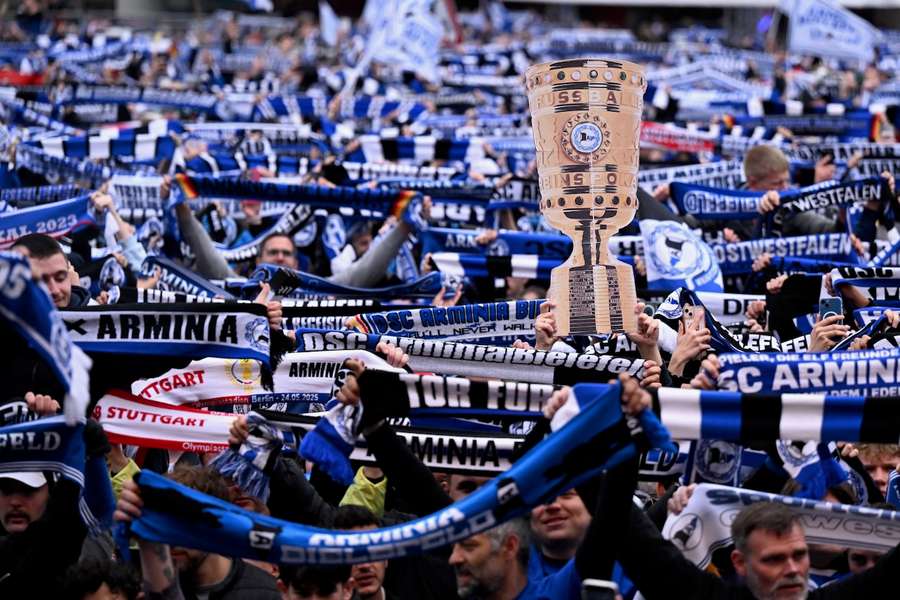 Arminia Bielefeld darf sich in der 1. Runde des DFB Pokals über eine Übertragung im Free-TV freuen.
