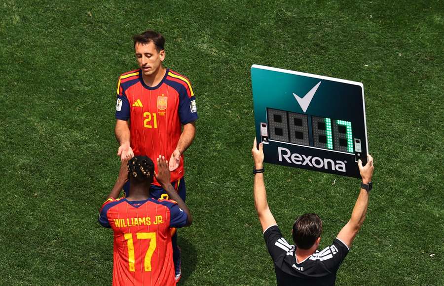 Spain's Nico Williams comes on as a substitute to replace Mikel Oyarzabal Spain's Nico Williams comes on as a substitute to replace Mikel Oyarzabal