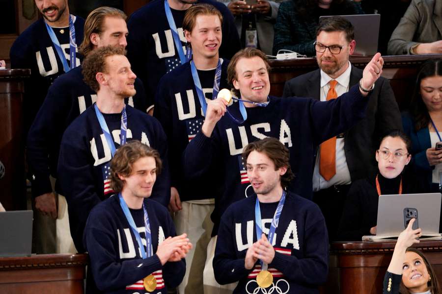 Les champions olympiques de hockey accueillis en héros pendant le discours de Trump au Congrès