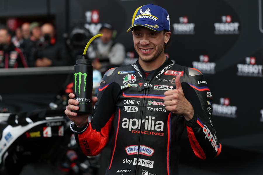 Marco Bezzecchi festeggia la vittoria a Silverstone