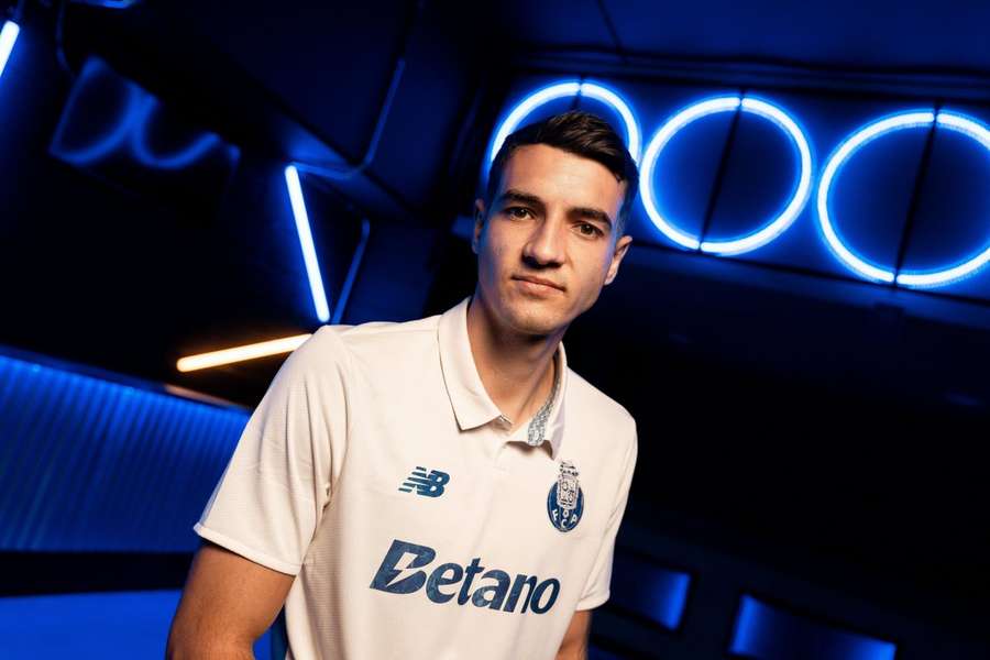 Stano delighted seeing Kiwior leave Arsenal for Porto