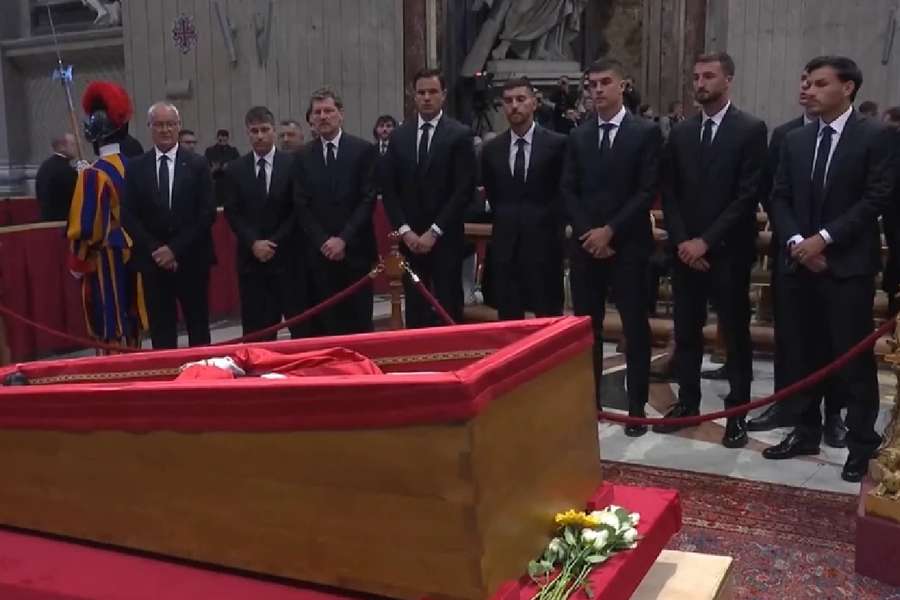 Jogadores da Roma se despedem do pontífice