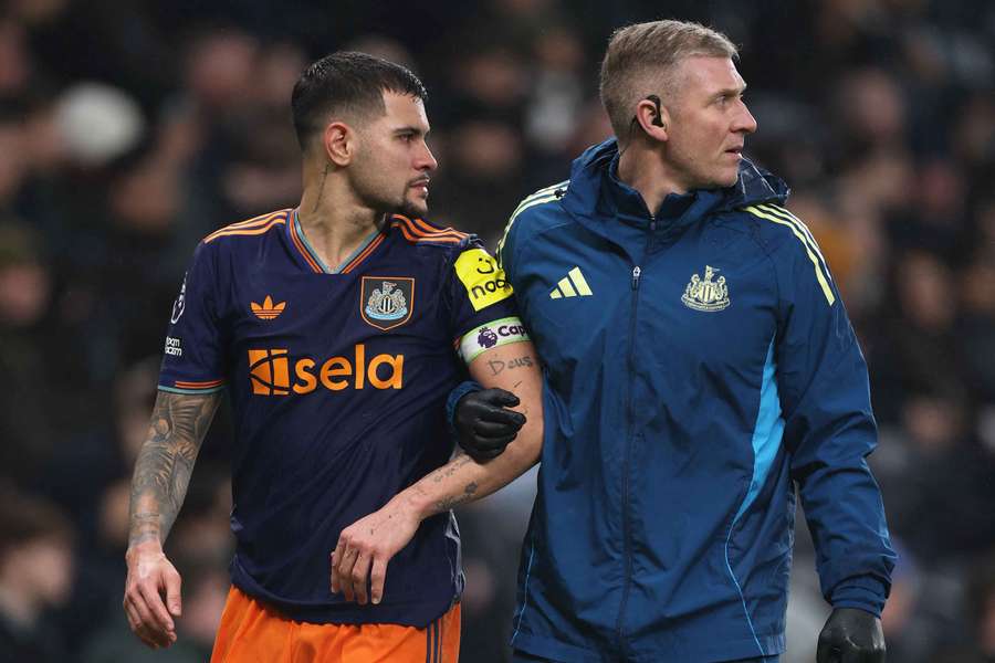 Bruno Guimarães gera preocupação no Newcastle