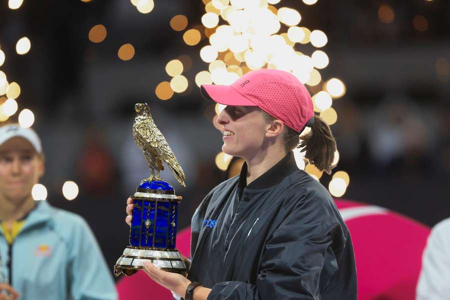 Iga Swiatek a câștigat turneul WTA de la Doha după ce învins-o pe Elena Rybakina în finală
