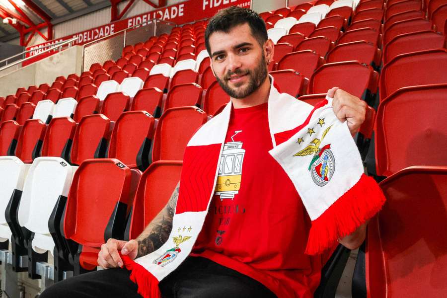 Pau Oliveras reforça o Benfica