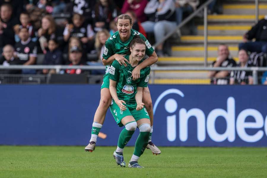 Werder Bremen erringt drei unerwartete Punkte in Frankfurt.