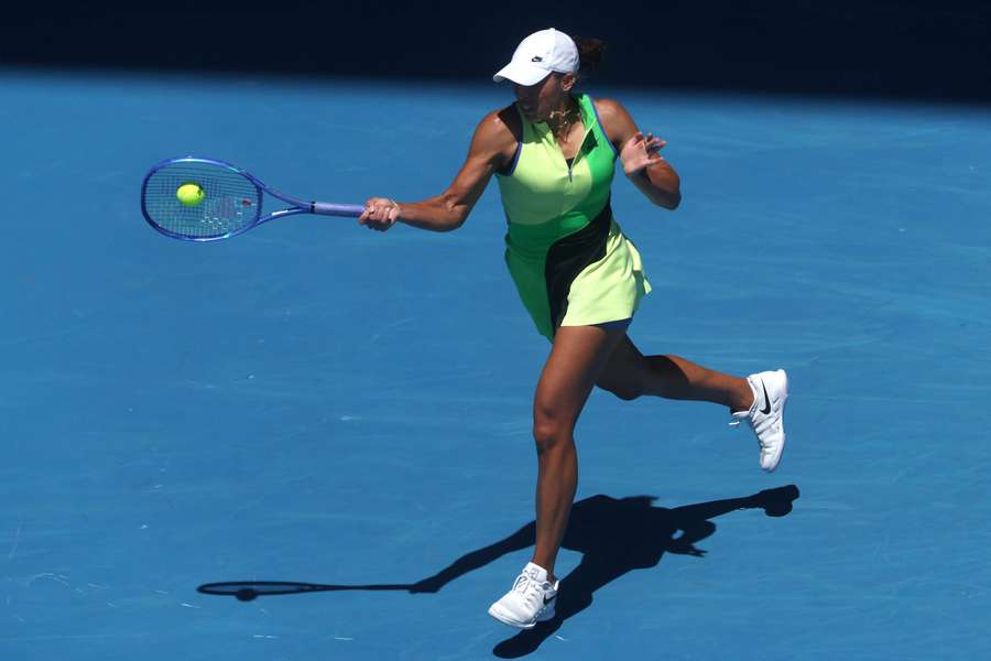 Madison Keys golpea la bola en el Abierto de Australia